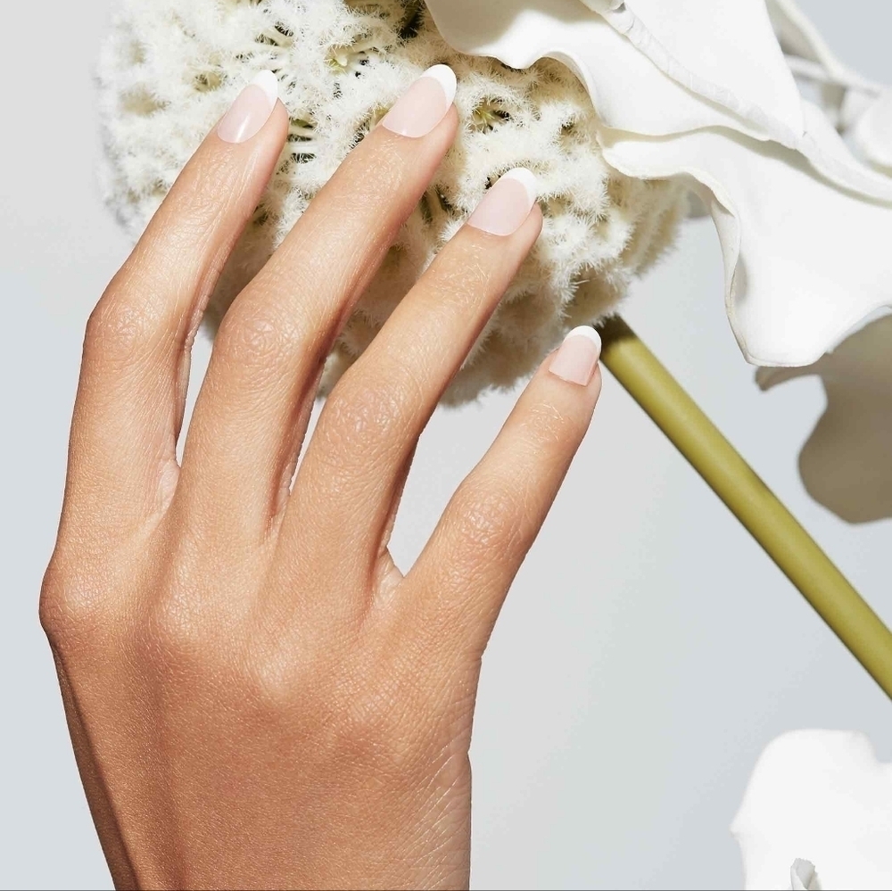 Static’s Reusable Pop-On Manicures - French 75 Round - Picture 2 of 3
